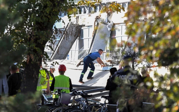 Beomlott az újvidéki vasútállomás egy része, 14-en meghaltak