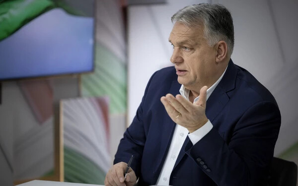 Orbán a közmédiában: Kilábalunk a háborúból