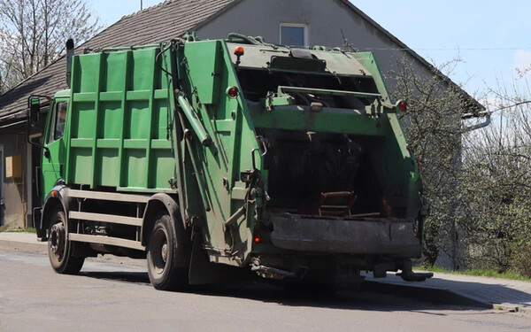 TRAGÉDIA: Halálra gázolta munkatársát a kukásautó sofőrje