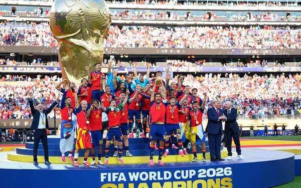 Úgy tűnt, Trump is ünnepelni szeretne a győztes spanyol labdarúgókkal