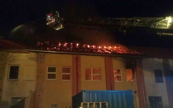 Kigyulladt egy épület Érsekújvárban