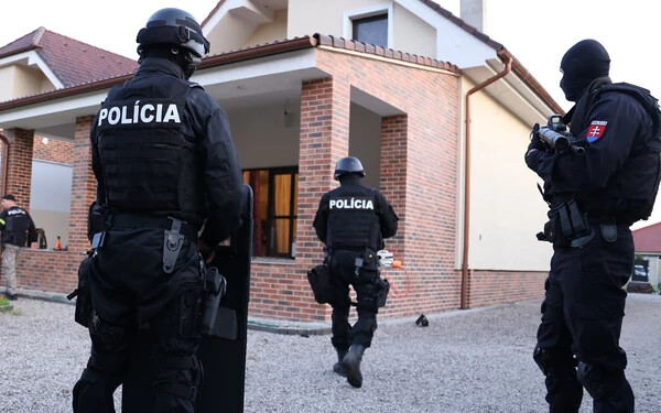 Embercsempészet miatt tartottak házkutatásokat a Galántai járásban