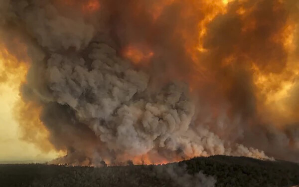 Egy nagy vulkánkitöréshez hasonló mennyiségű füstöt juttattak a sztratoszférába az ausztrál bozóttüzek