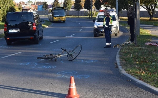 Idős biciklisnek ütközött Sopronban