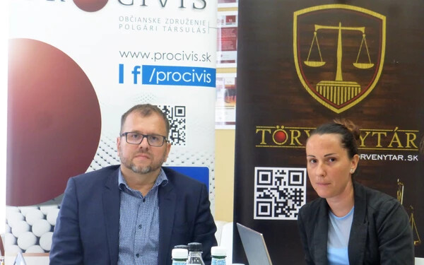  Őry Péter a Pro Civis elnöke és Zuber Szilvia jogász mutatta be a tervezetet 