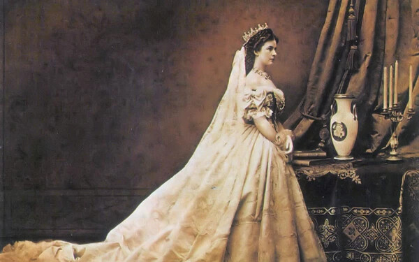Erzsébet királyné magyar koronázási öltözékében