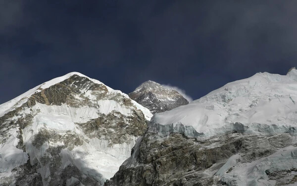 Mount Everest tasr