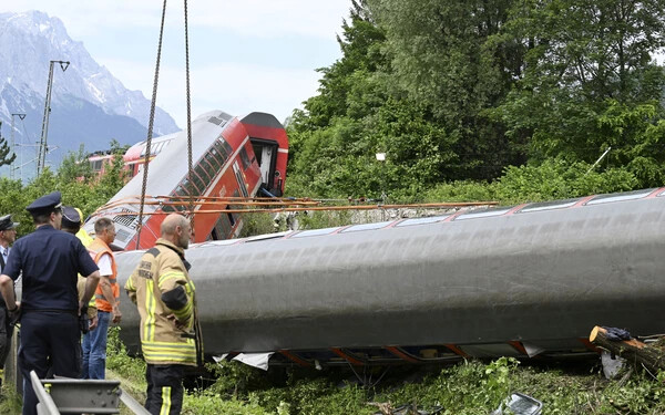 Még mindig kutattak a vonatbalesetben eltűntek után, a halálos áldozatok száma ötre emelkedett