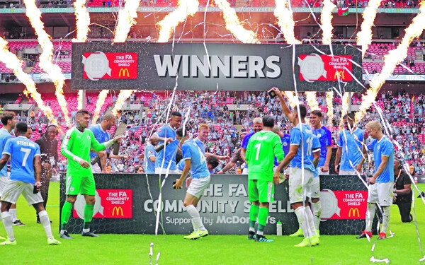 A Community Shield hűen tükrözte az előző szezont: látványosabban játszott a Liverpool, de a végső győzelem a Manchester Cityé lett (Fotók: TASR/AP, mancity.com)