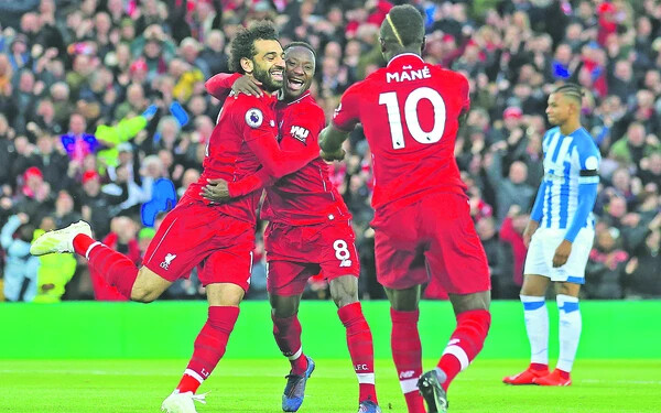 A Liverpool büszke lehet az afrikai sztárjaira: Szalah, Keita és Mané segítségével jutott a klub újra a csúcsra (Fotó: TASR/AP Photo/Jon Super)