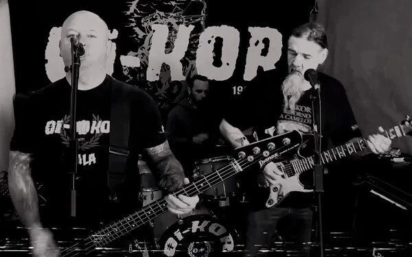 Az Oi-Kor zenekar Skinhead nóta c. számának egyik sora így szól: Gyűlölnek és szeretnek, éljenek a skinheadek! (Képarchívum)