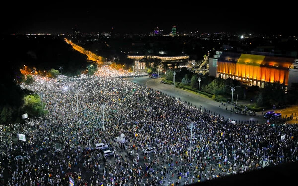 román tüntetés