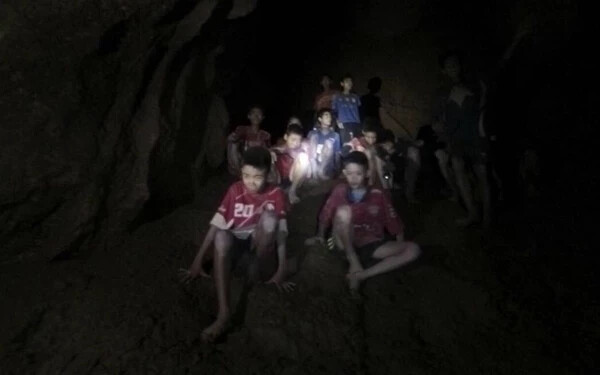 thaiföld barlang