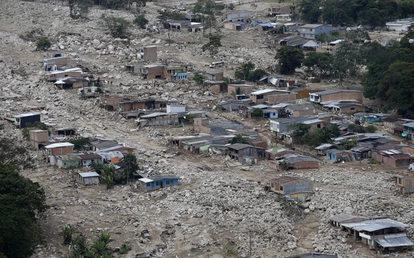 Kolumbiai áradás és sárlavina: több mint 300 áldozat