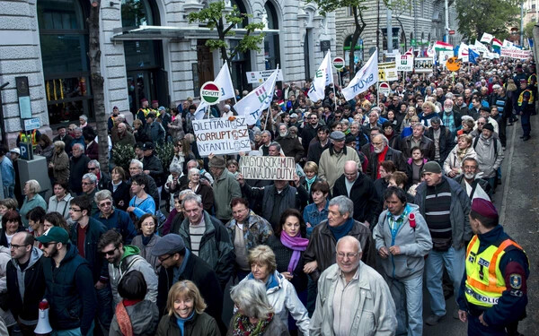 Kormányellenes tüntetés zajlott Budapesten 