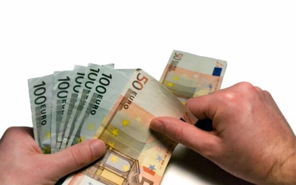 4000 eurót lopott el a nyugdíjas nénitől a kamu TV szerelő