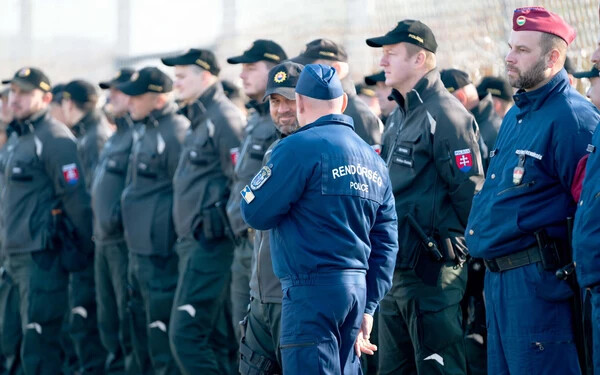 Magyarország déli határára Szlovákia 39 rendőrt küldött (A belügyminisztérium felvétele)
