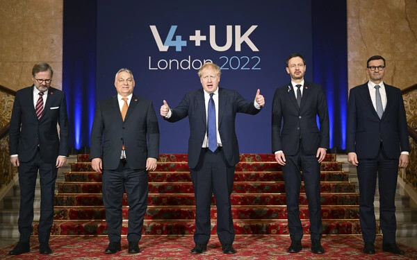 A V4 miniszterelnökei ezúttal Londonban, Boris Johnson társaságában tárgyaltak, elsősorban az ukrajnai helyzetről (TASR/AP-felvétel)