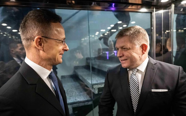 Szijjártó Péter (Fidesz) magyar külügyminiszter és Robert Fico
