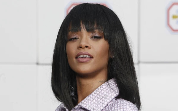 Hálószobai koncertet adott Rihanna Jimmy Kimmel műsorvezetőnek