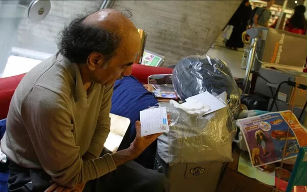 18 évig élt a reptéren egy iráni menekült – életéből filmet forgattak