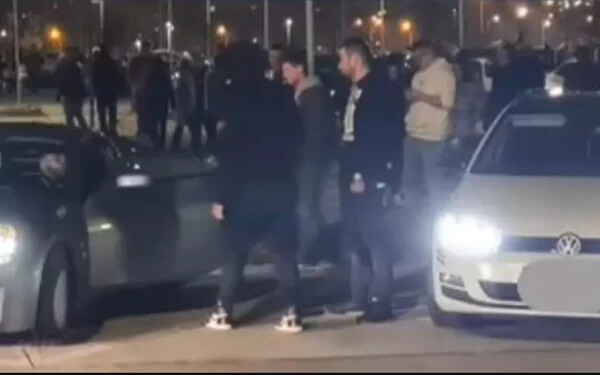 VIDEÓ: Illegális autótuning-találkozó volt Pozsonyban, rendőrök oszlatták fel az ezres tömeget
