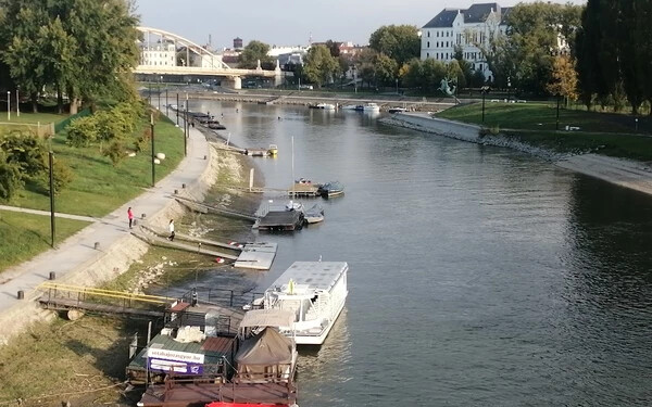 Alacsony mederteAlacsony mederteltség – Így néz ki jelenleg, kisvizes időszakban a Mosoni-Duna a győri belvárosi szakaszon.ltség – Így néz ki jelenleg, kisvizes időszakban a Mosoni-Duna a győri belvárosi szakaszon.