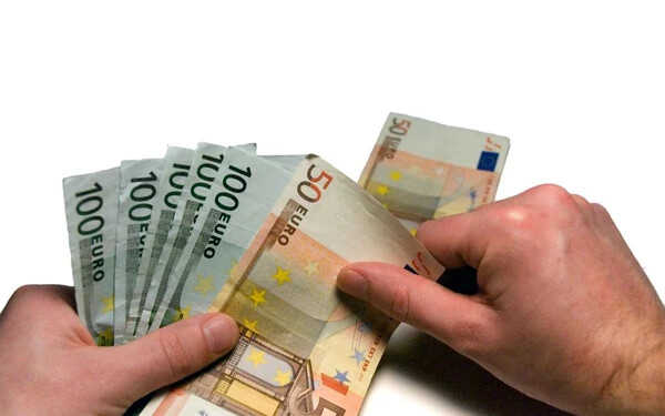 8 600 eurót csaltak ki a nyugdíjastól