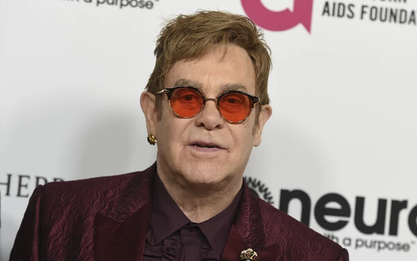 Elton John súlyos beteg, több koncertjét is lemondta