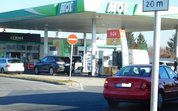 benzinár