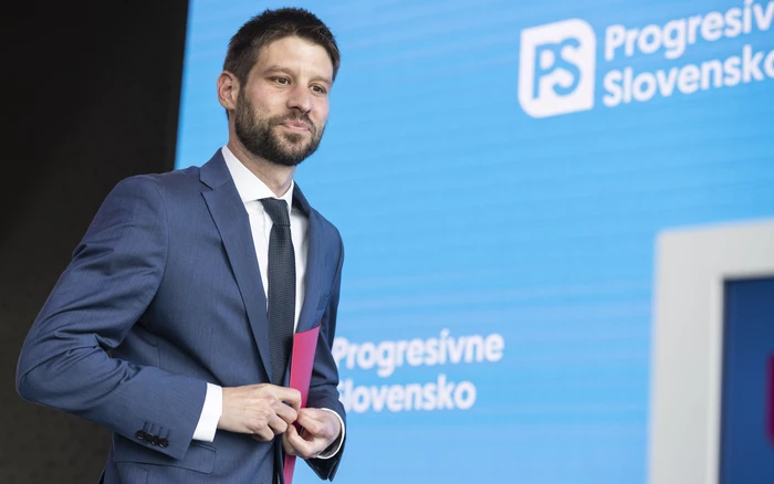 A Progresszív Szlovákia elnöke, Michal Šimečka szerint „Rastislav Káčer jó miniszter, kiváló szakember és a szó legjobb értelmében vett hazafi” (TASR-felvétel)