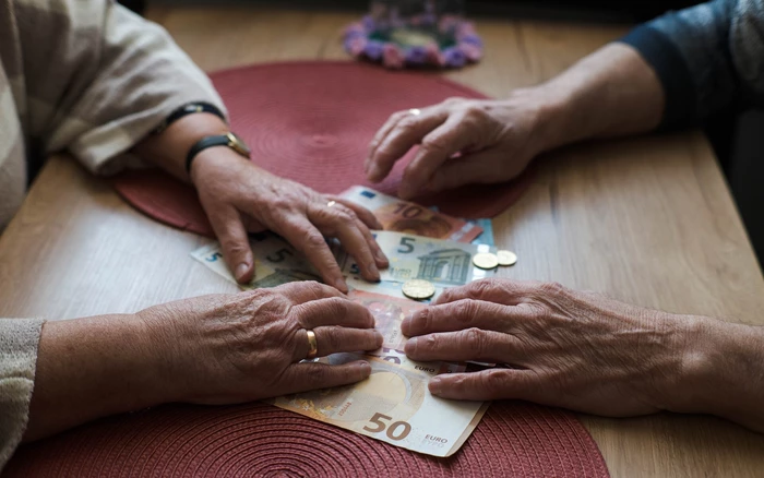 A minimálnyugdíj összege magasabb lesz a jövő évtől, de változik a gyermekgondozási segély és a családi pótlék is 