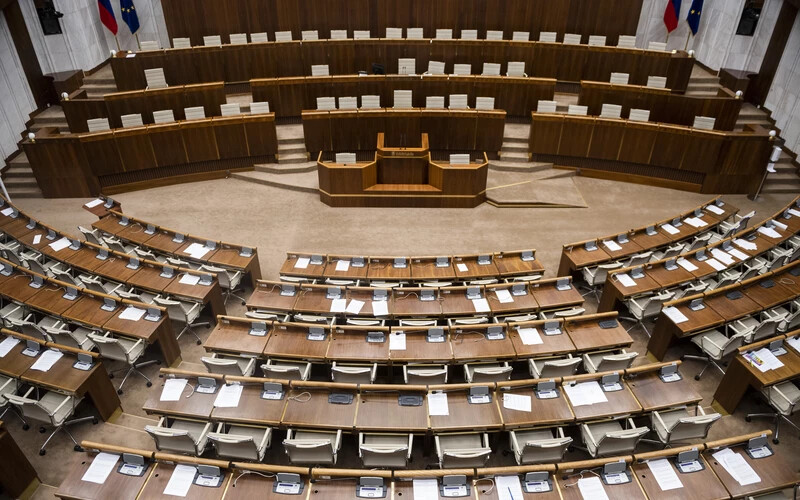 parlament üres