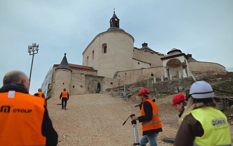 vár