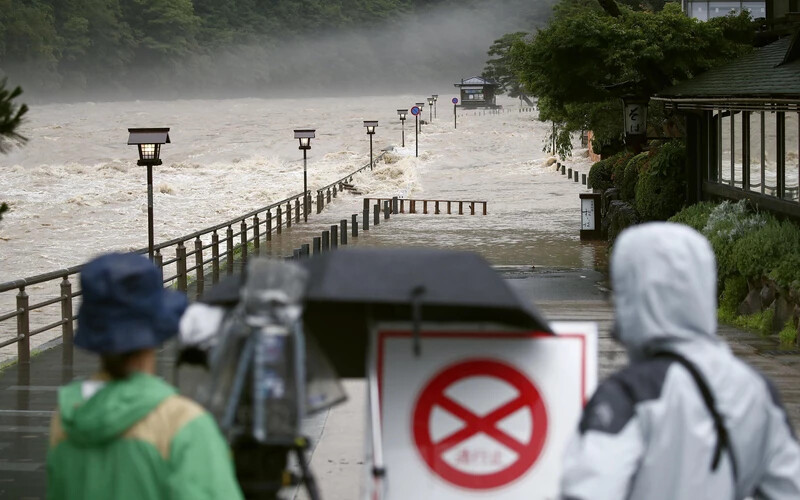 kétszázra nőtt Japánban a heves esőzések halálos áldozatainak száma