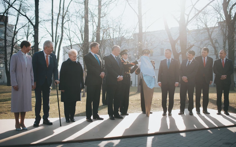 Az emléktáblát a kassai Kaszárnya Kultúrpark kertjében leplezték le