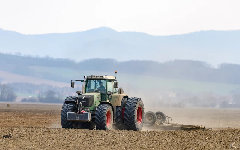 csereföld traktor