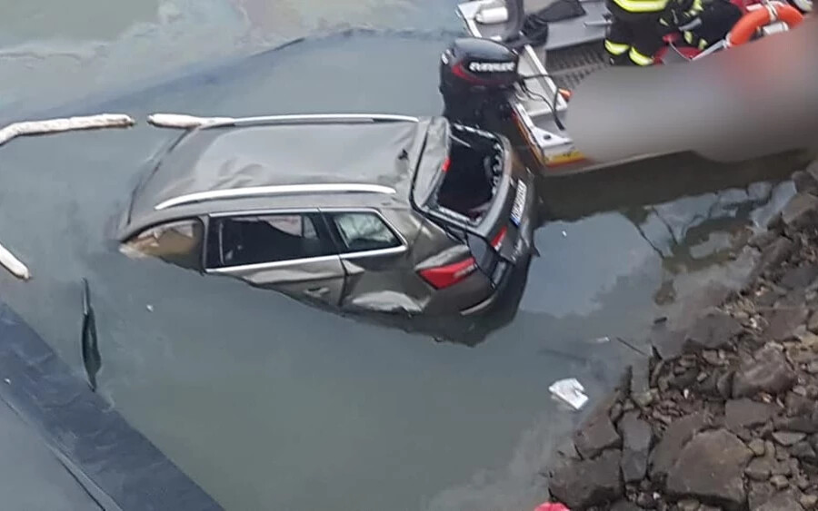 Tragédia: átszakította a híd korlátját, az Árvai-víztározóba zuhant