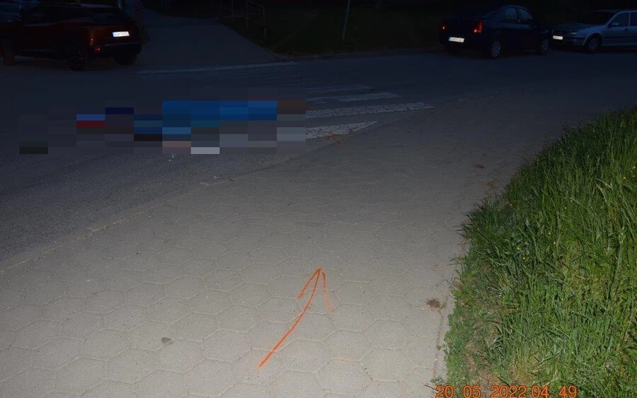 Holtan találtak egy rollerest az út közepén
