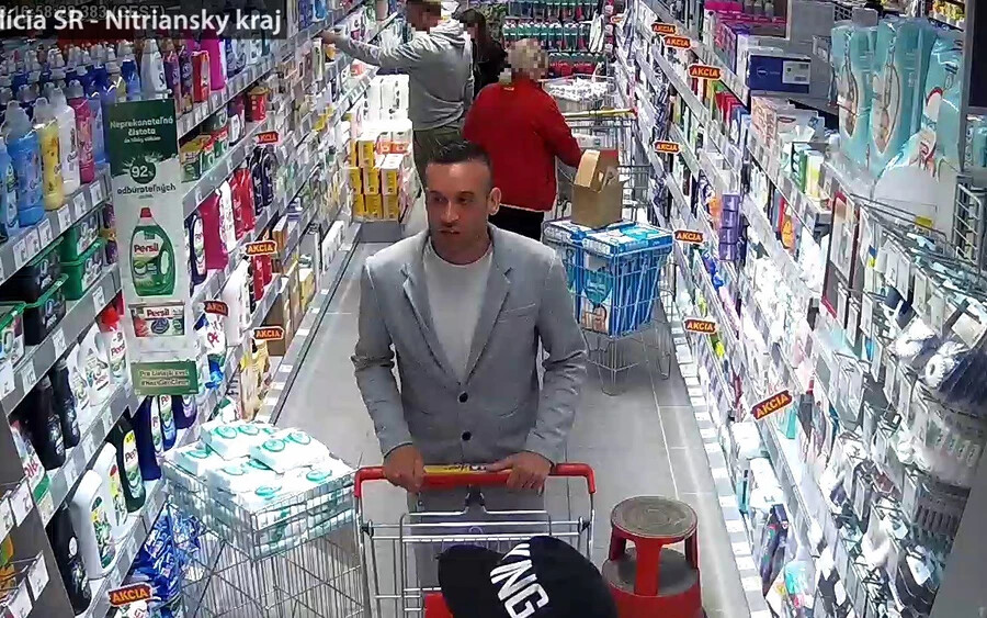 Lopás ügyében vizsgálódik a rendőrség – 300 euró értékben tűntek el áruk a boltból