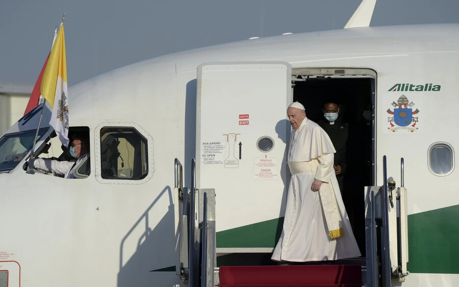 GALÉRIA: Ferenc pápa megérkezett Budapestre