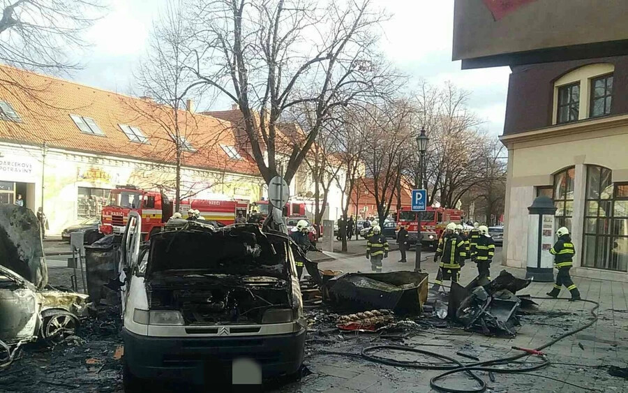 Gázpalackok robbantak egy furgonban, egy személy súlyosan megsérült (KÉPEK)