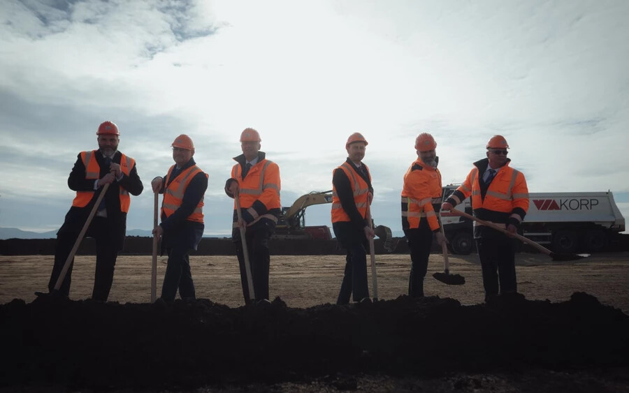 FOTÓK: Elkezdődött a Kassa melletti Volvo-gyár építése