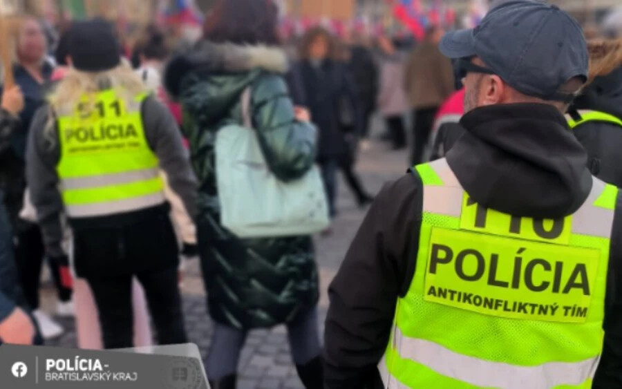 A „békéért” tüntetnek Pozsonyban