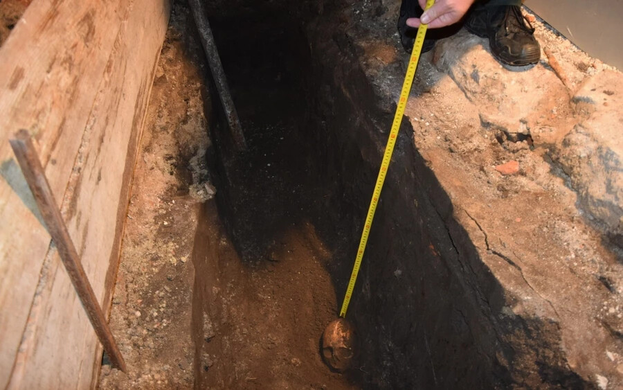 GALÉRIA: Emberi maradványokra bukkant ásás közben egy férfi