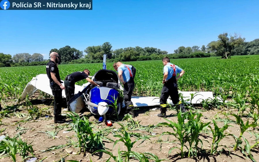 TRAGÉDIA: Lezuhant egy kisrepülő Érsekújvár mellett (FOTÓK!)