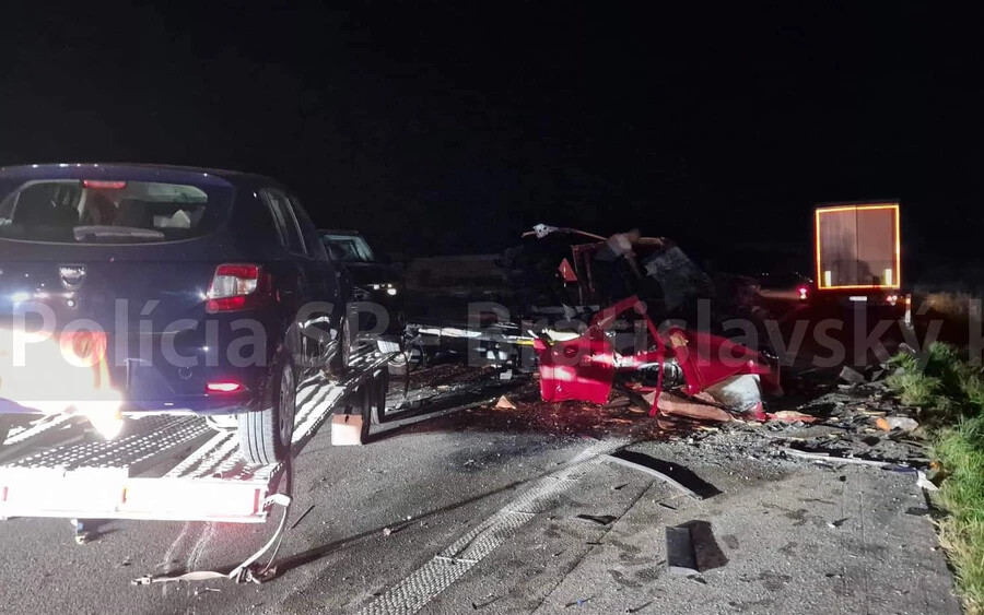 SÚLYOS baleset: Kamionba hajtott egy autómentő