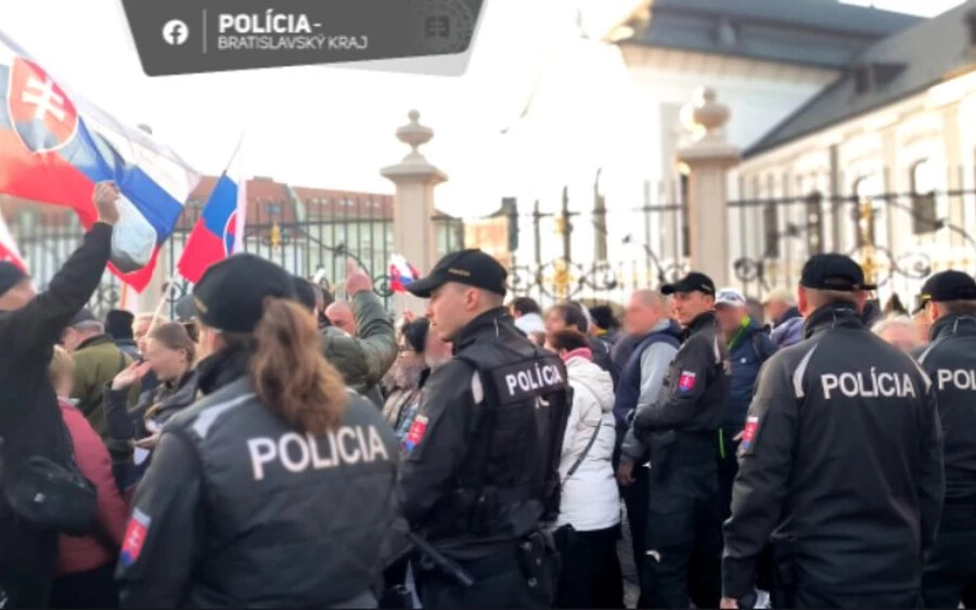 A „békéért” tüntetnek Pozsonyban