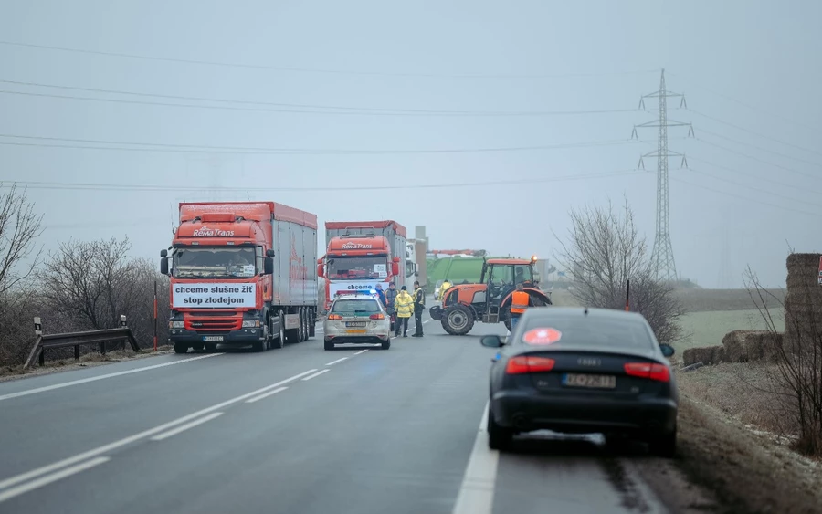 GALÉRIA: Teljes útzár Kassa és Rozsnyó között