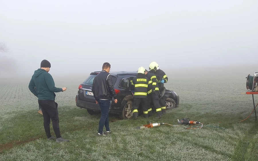 Egy furgon és egy személyautó ütközött Muzsla és Béla között